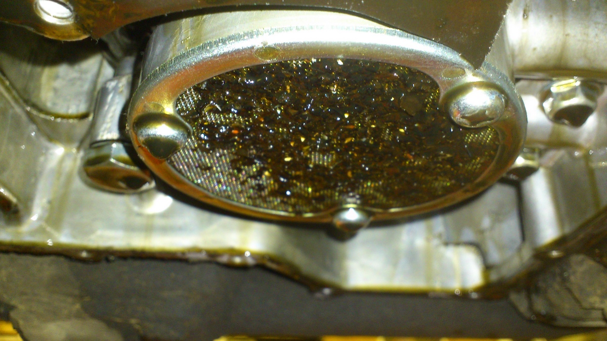 1200 manky oil strainer feb 19.jpg