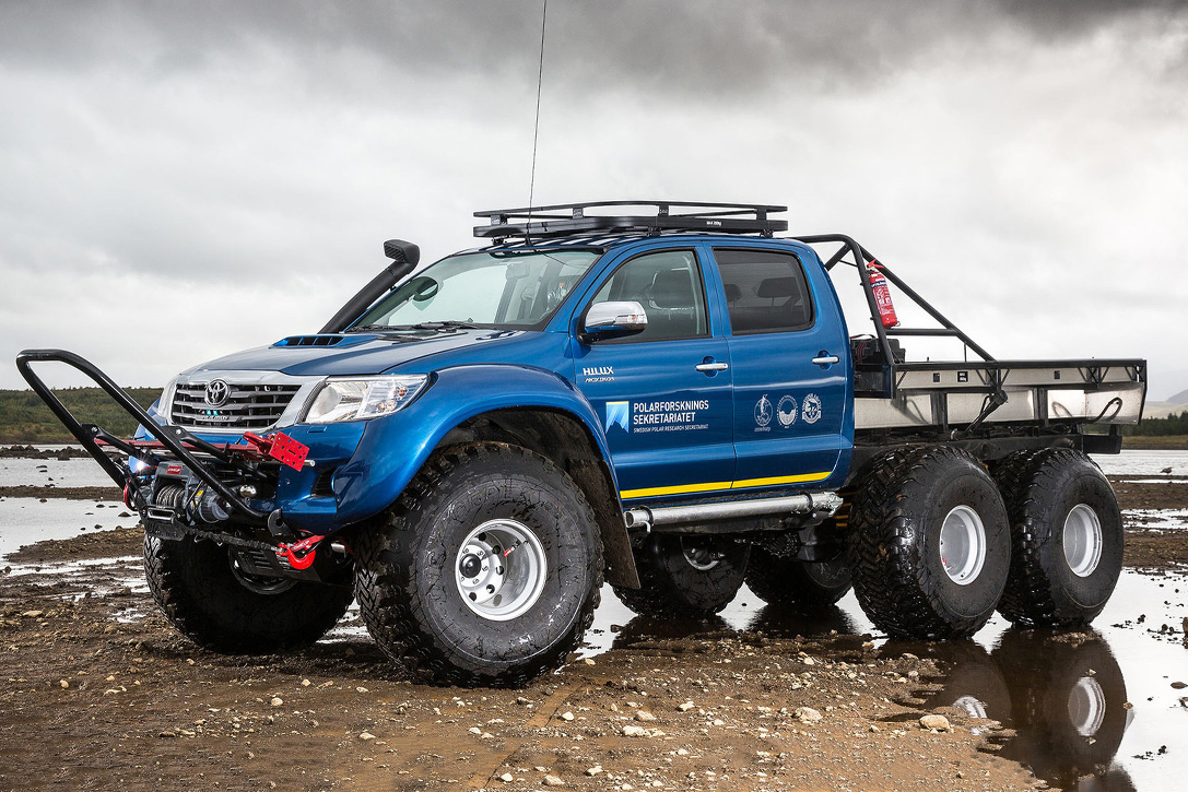 Arctic-Trucks-Hilux-AT44-6X6.jpg