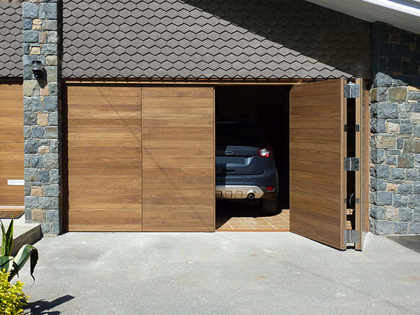 bi-fold-garage.jpg