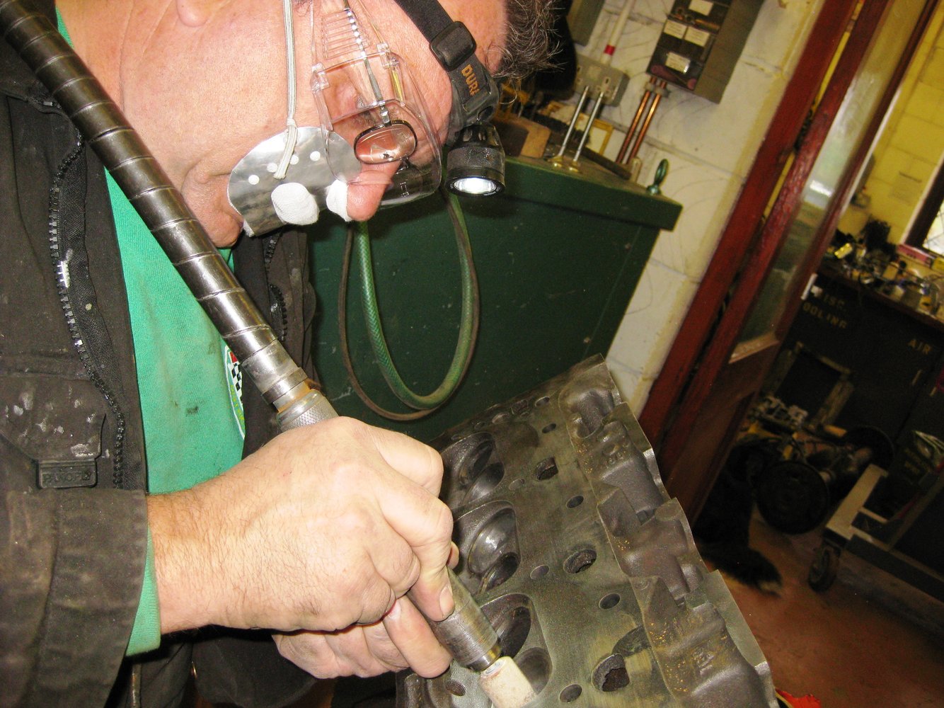 cylinder head grinding1.jpg