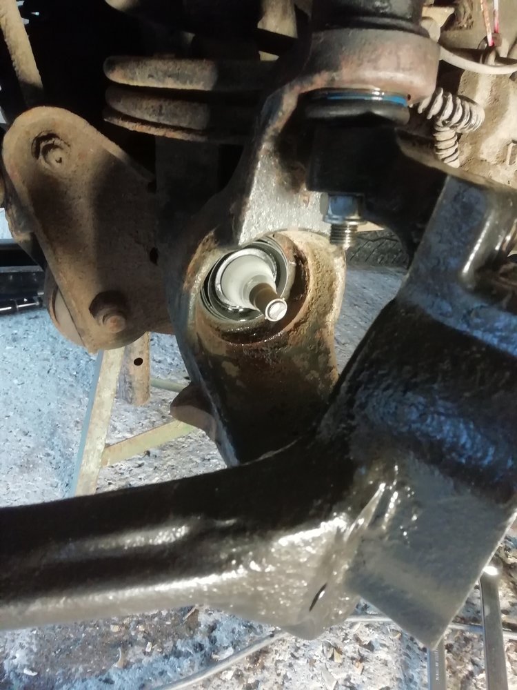 Discovery ball joint oil leak fix.jpg