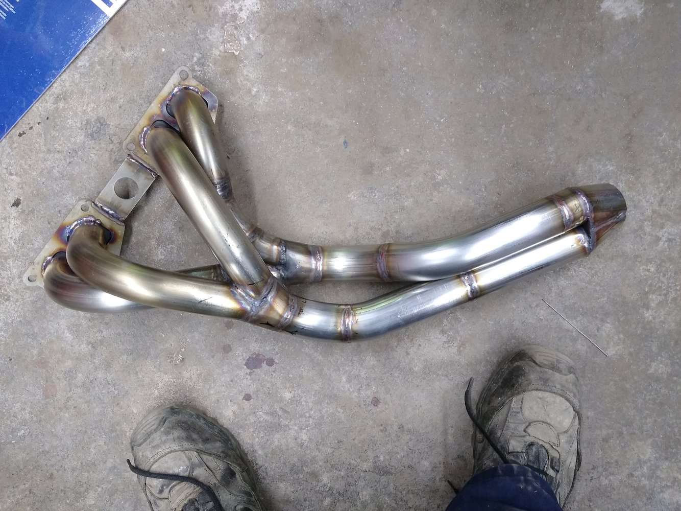 exhaust manifold.jpg