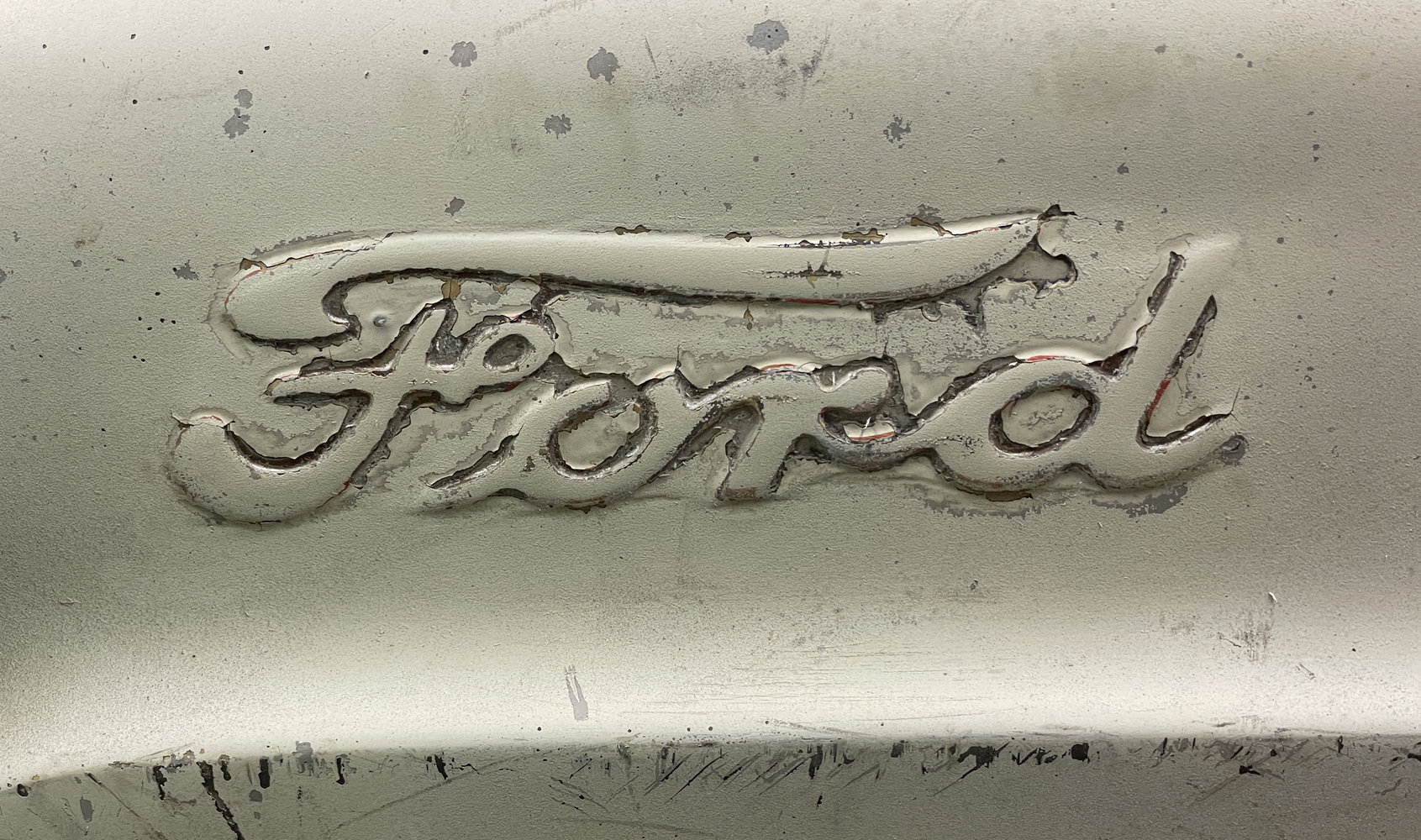 ford-logo-before-cleaning.jpg