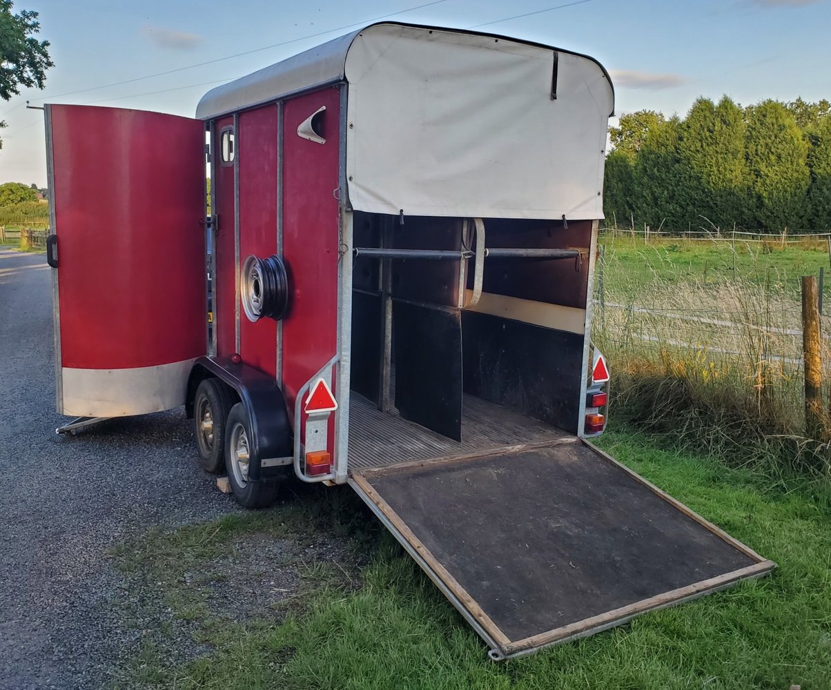 HorseTrailer_49CR.jpg