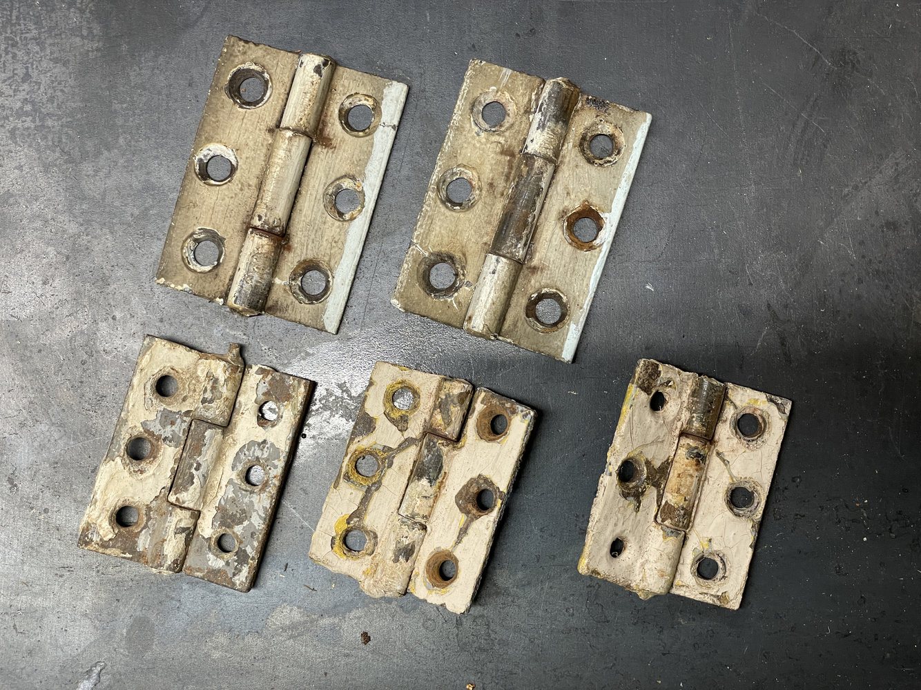 old-cast-iron-hinges-before-cleaning.jpg