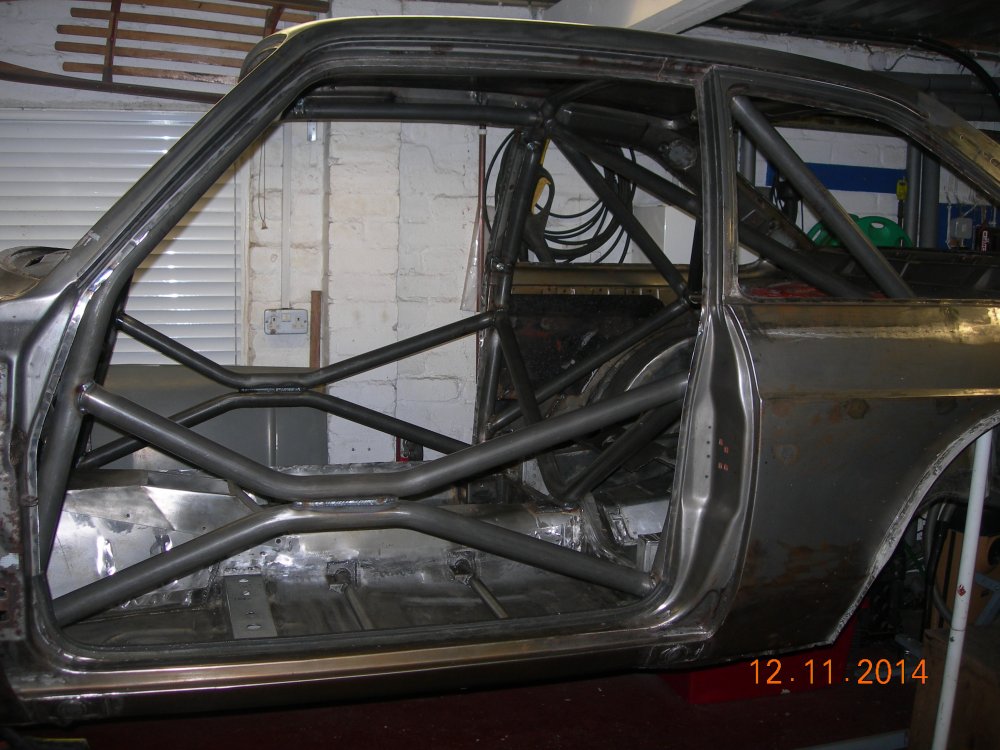 Roll cage fully welded 002.JPG