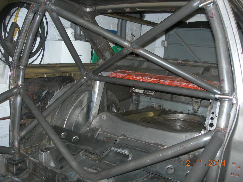 Roll cage fully welded 007.JPG