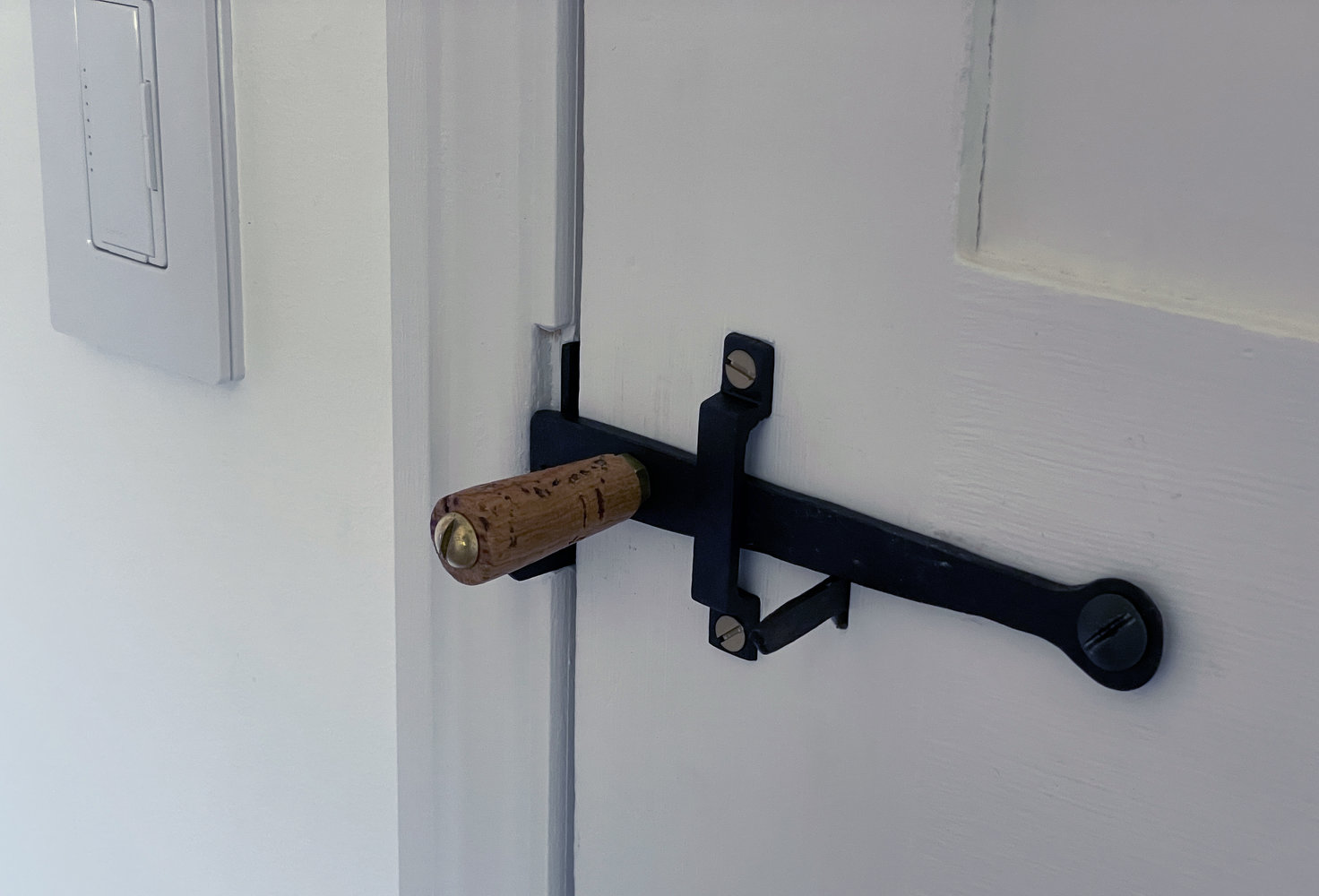 upstairs-bathroom-inside-door-latch.jpg