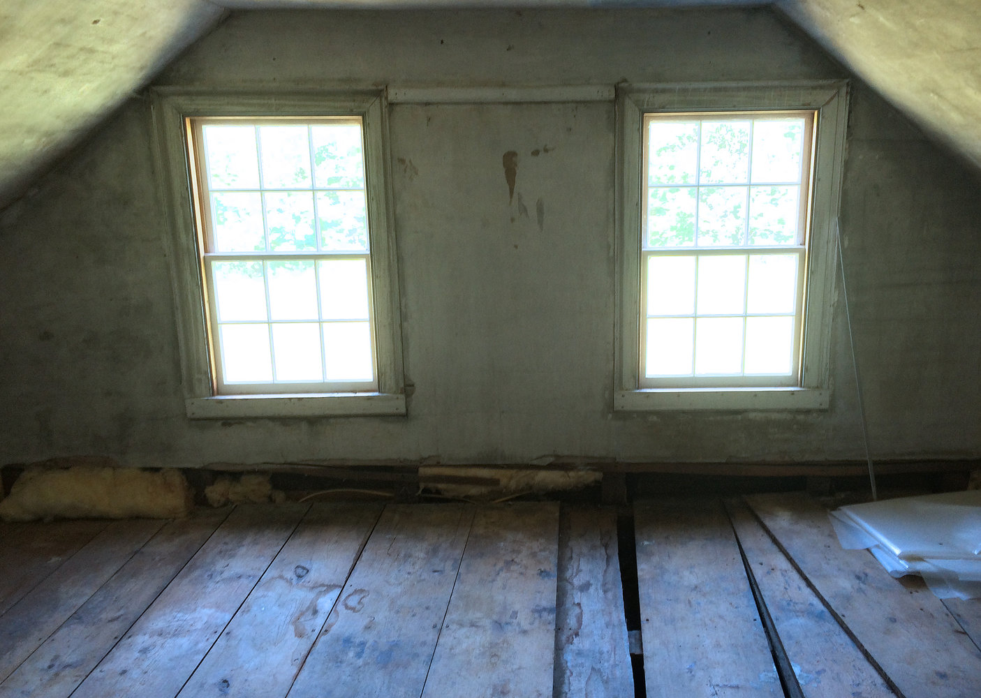 upstairs-bedroom-area-looking-north-before.jpg