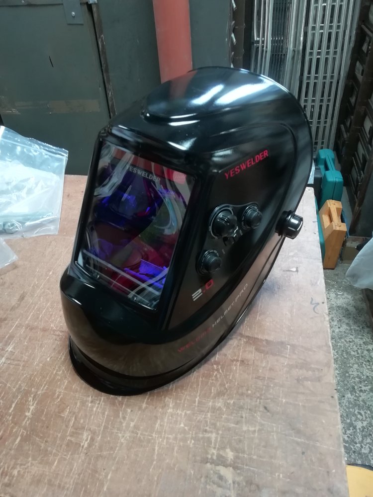 welding helmet.jpg