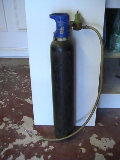 co2 bottle.jpg