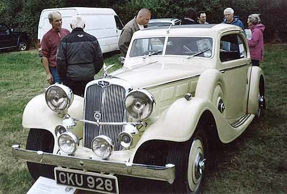 1935_Triumph_Gloria_6_Flow_Free_saloon_front.jpg