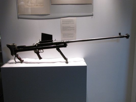 Boys_anti-tank_rifle_side.jpg