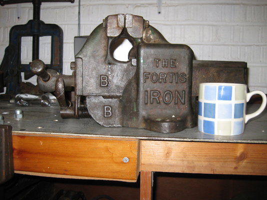 Fortis iron vice and mug 004.JPG