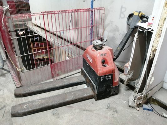 Record SQR20LW pallet truck.jpg