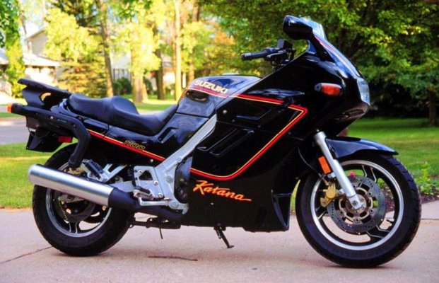 suzuki-gsx-1100-katana-01.jpg