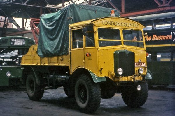 AEC matador breakdown truck, London country..jpg