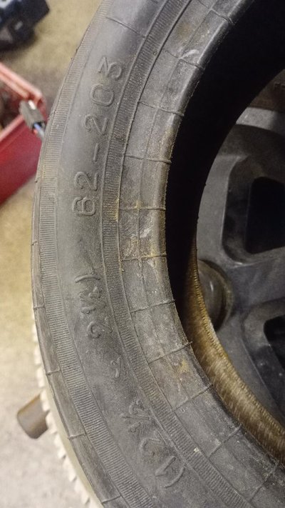 J40 ribbed tyre.jpg